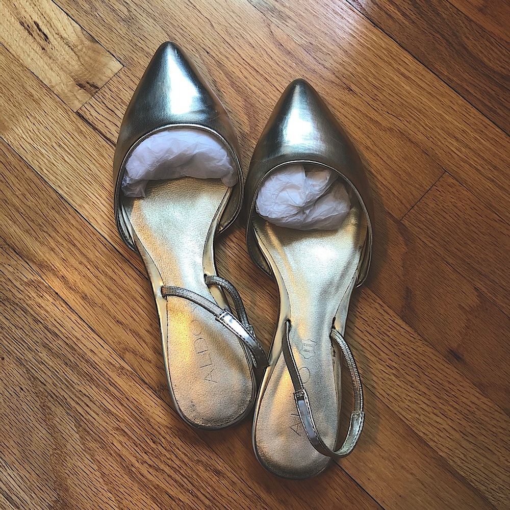Aldo Lucelle Gold Flat Mule Sandals size 9